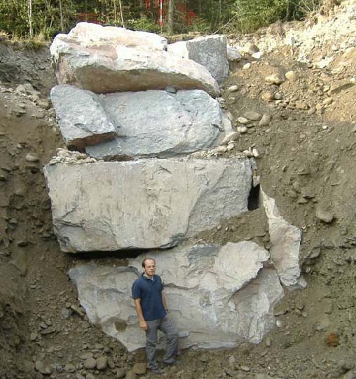 File:Rio mareta-consolidamento alveo con massi.jpg