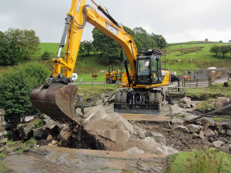 File:Page 3 roeburn digging out.jpg