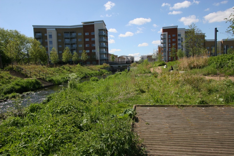 File:Cornmill Gardens facing upstream.JPG
