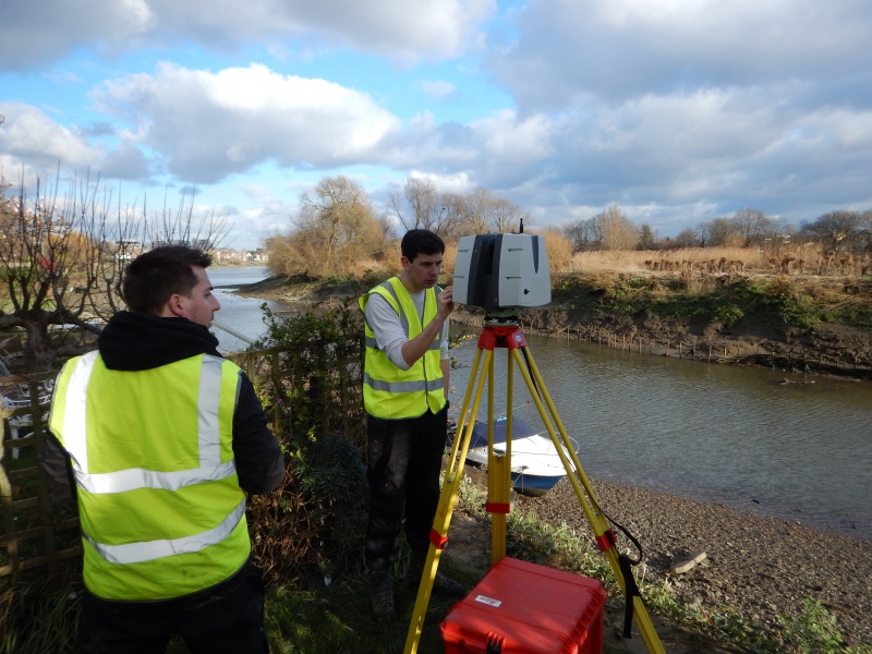 File:Scanning from gardens along the Chiswick Mall.JPG