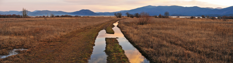 File:Lake Cerknica in autumn (Photo Notranjska Regional Park archive).png