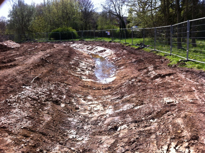 File:Made brook de culvert work in progress.JPG