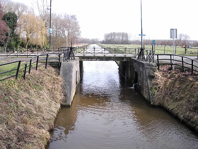 File:Capelle Sluisbrug over het Zuiderafwateringskanaal.jpg